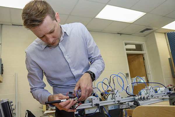 Jeffrey Nanzer works on a millimeter-wave dynamic interferometric antenna array