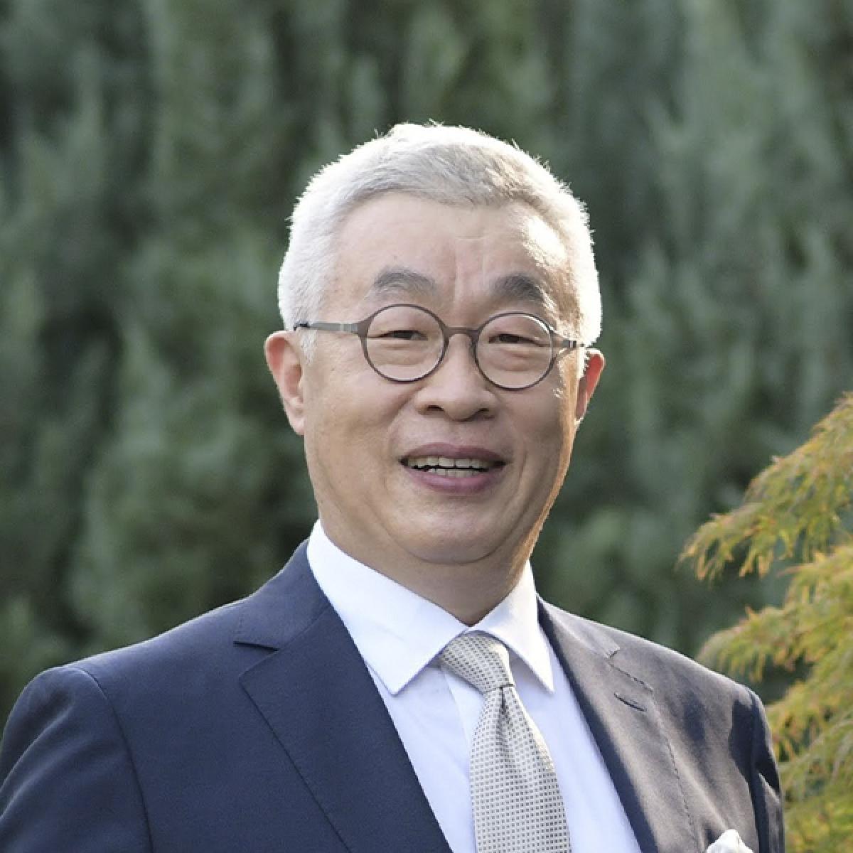 Professional Headshot of Myung-Keun Chang