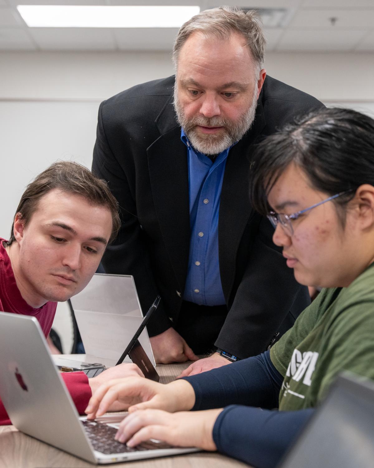 Dirk Colbry interacts with CMSE 495 students. Photo credit: Paul Henderson