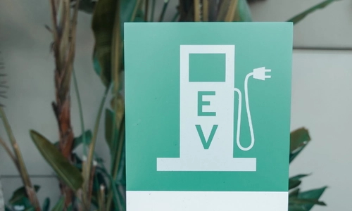 Electric vehicle charging station