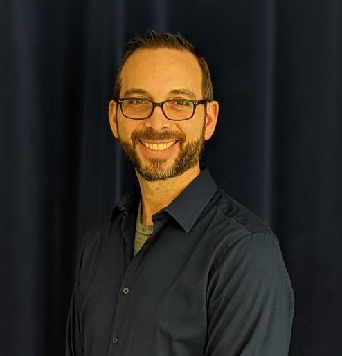 Professional Headshot of Isaac Perry