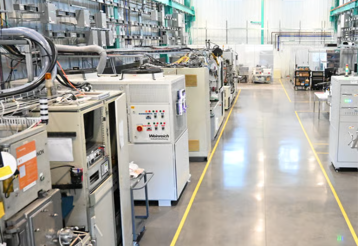 Research and manufacturing equipment inside the Fraunhofer USA laboratory.