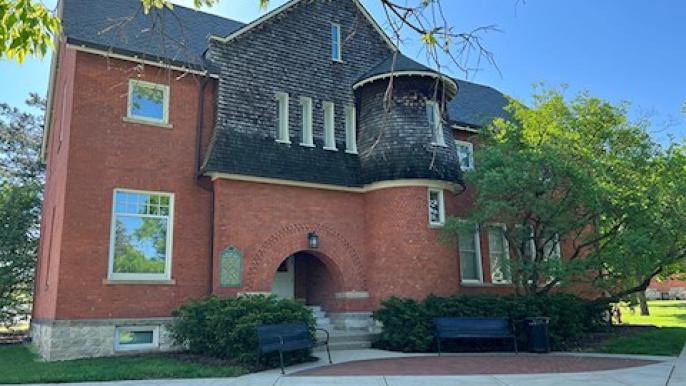 College welcomes three more Alumni Distinguished Scholars