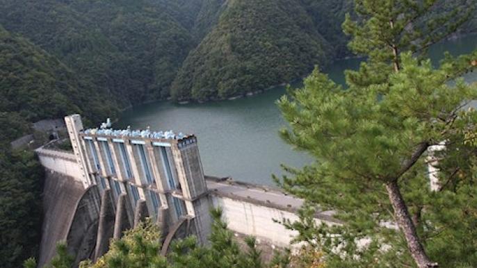 Shuffling water hotspots