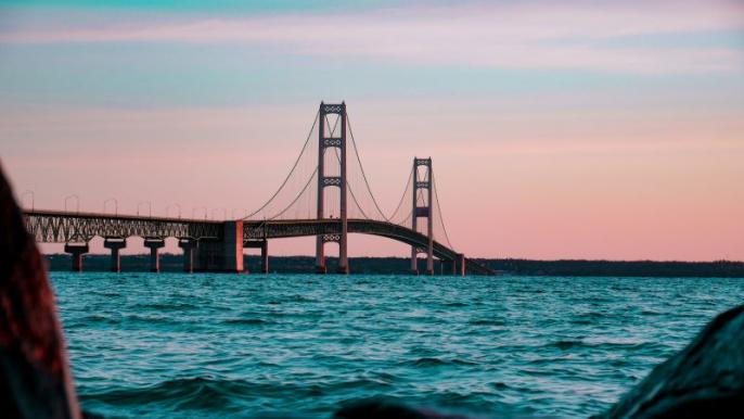 Mackinac Bridge Authority reviews safety report 