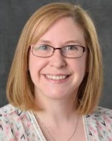 Professional Headshot of Lindsay Burns