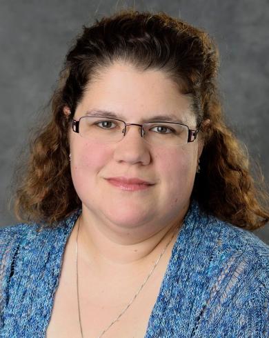 Professional Headshot of Laura Genik