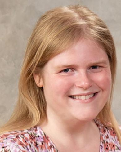 Professional Headshot of Candyce Lundeen