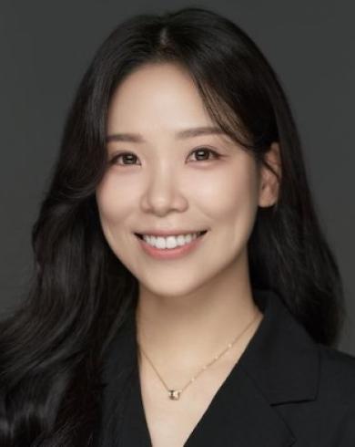 Professional Headshot of Jiyoon Yi