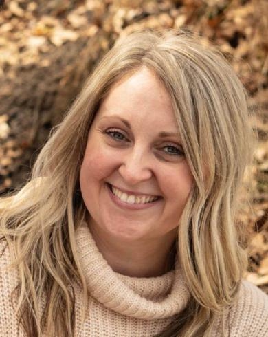 Professional Headshot of Courtney Biddinger