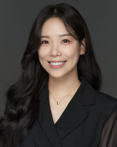 Professional Headshot of Jiyoon Yi