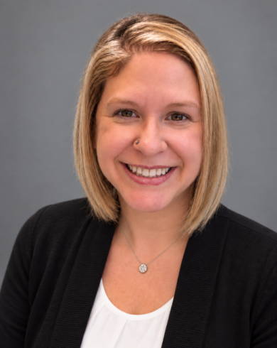 Professional Headshot of Lindsay Burns