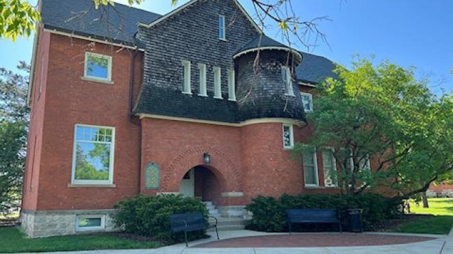 College welcomes three more Alumni Distinguished Scholars